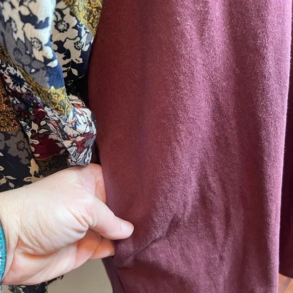 Gigio burgundy tee shirt dress with patchwork print, large flowy sleeves. - Picture 7 of 14